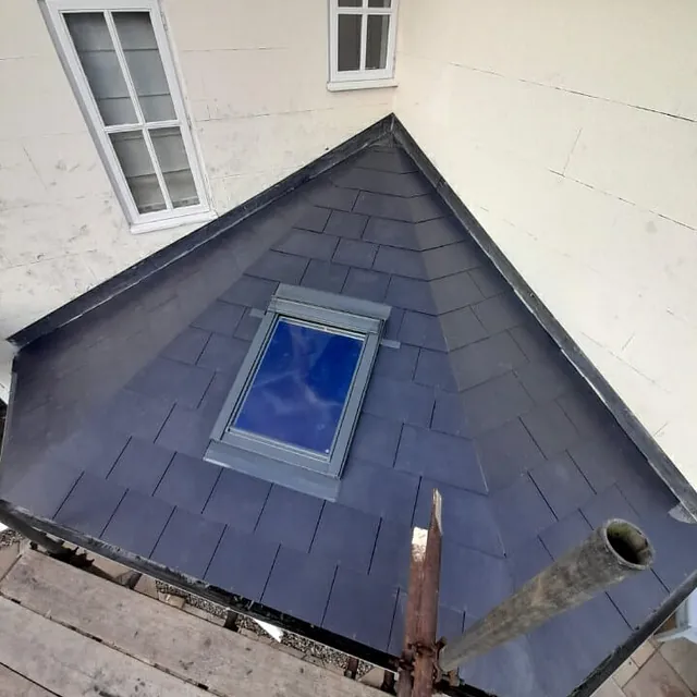 Roof window installations