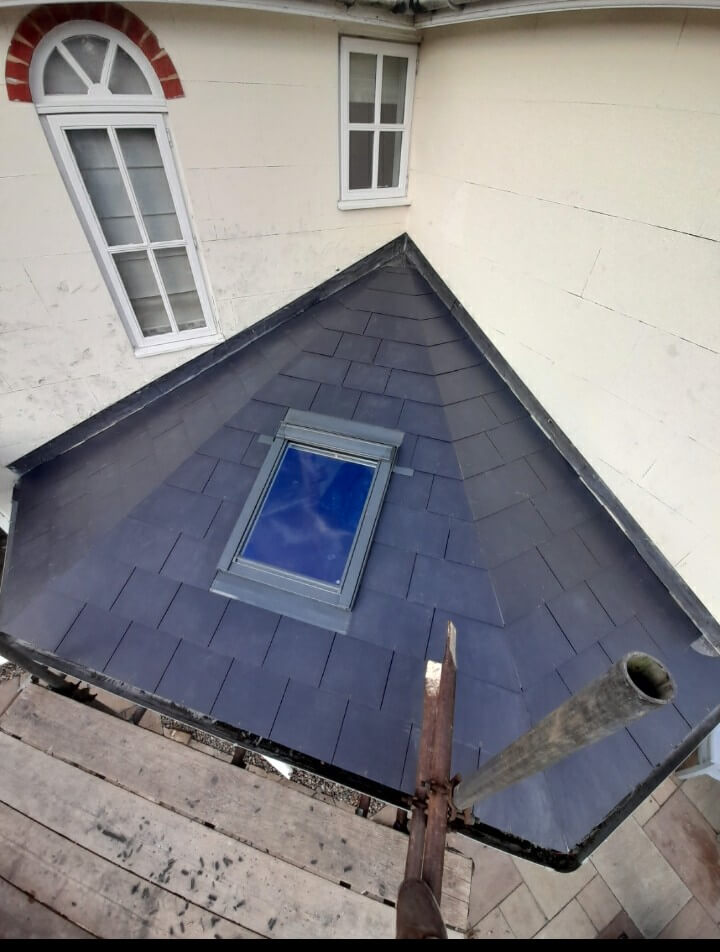 Roof window installations